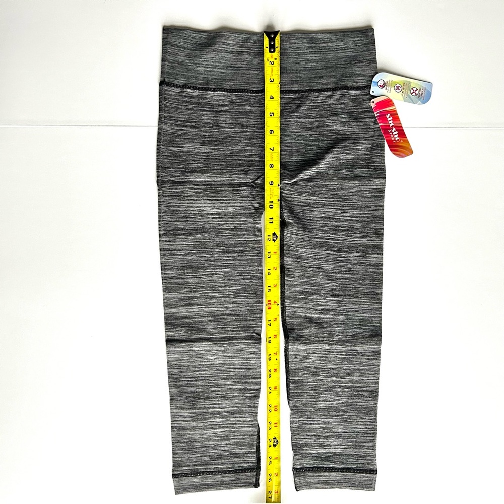 🍂NWT Women’s Cropped Grey Leggings. Size: Small/Medium - Picture 8 of 11